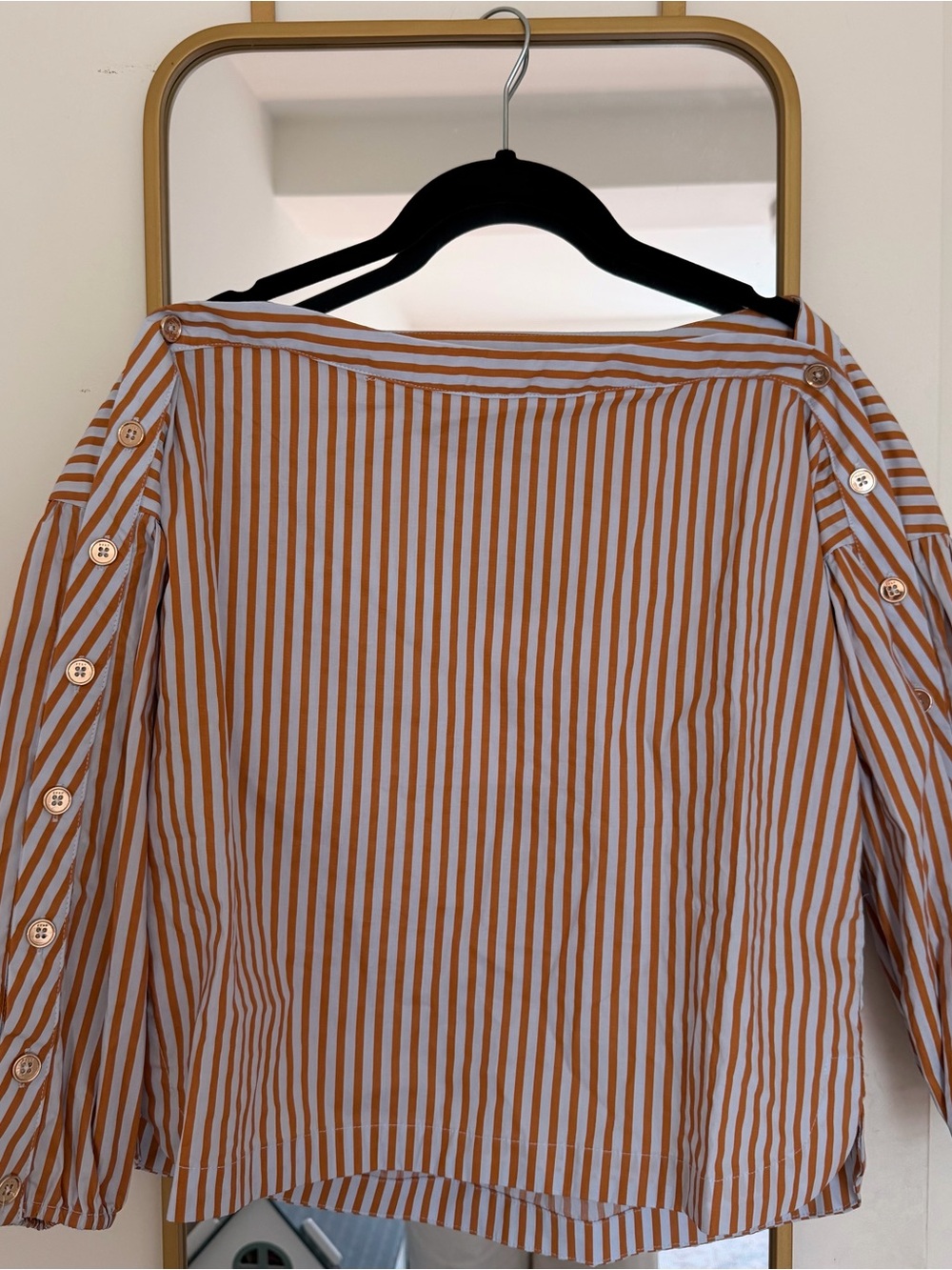 BURU Cropped Button Sleeve Blouse - Picture 2 of 4